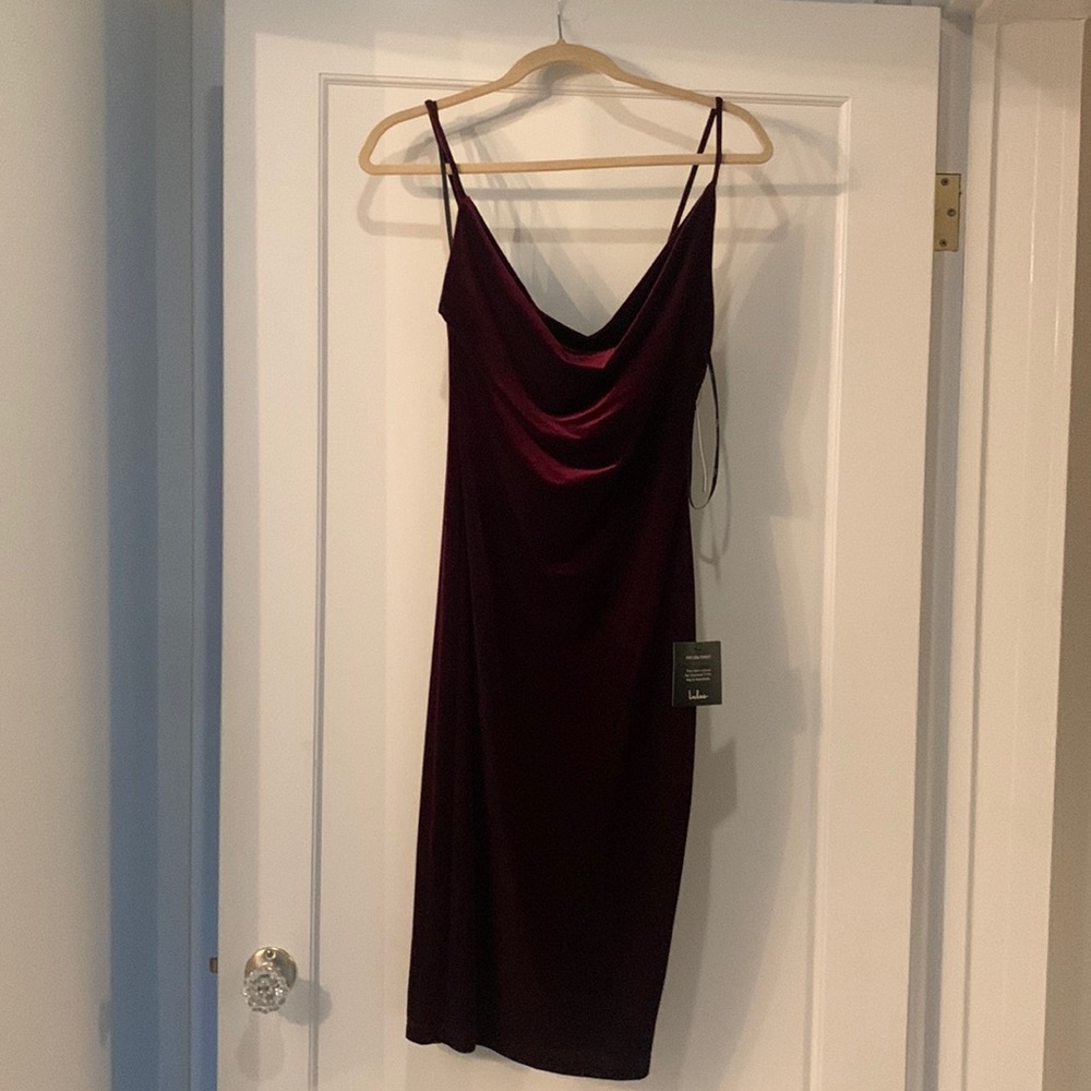 NWT - Lulus “Jazzy Belle” - Size M - Burgundy Velvet Cocktail Dress